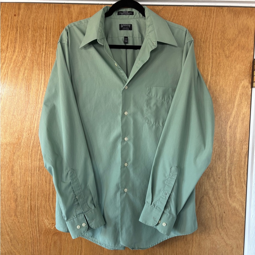 Arrow Men's Sage Green Fitted Button-Down Collared Shirt